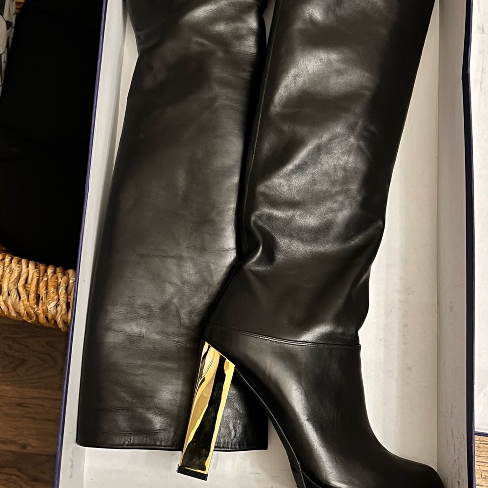 Bought these used on good knees day. My loss is your gain.